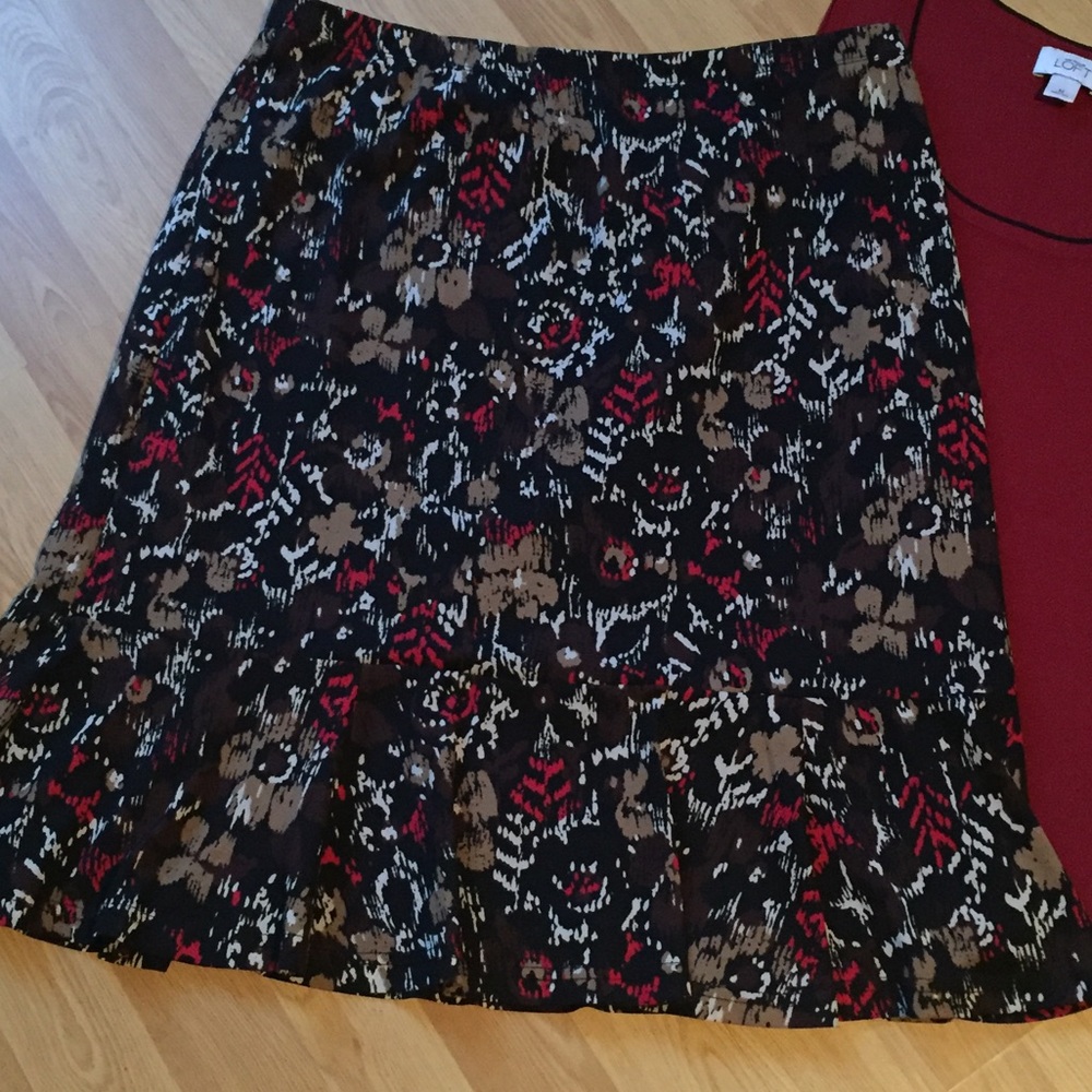 Sag Harbor Skirt Black Red Gold Lightweight